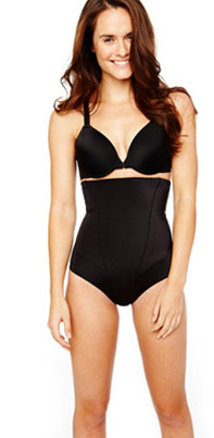image of model for spanx bras - brilliant bra back-smoothing racerback